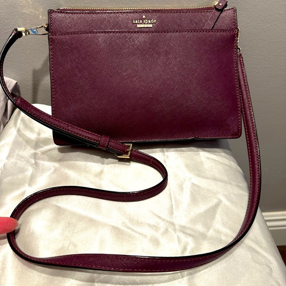 Kate Spade crossbody small purse with strap. Lightly used great condition - Picture 1 of 4